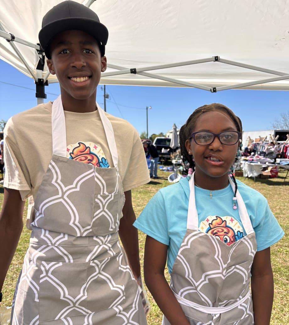 Carter and Kamryn at a CinnaSoul pop-up